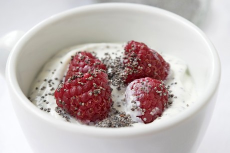 Mohncreme mit Himbeeren