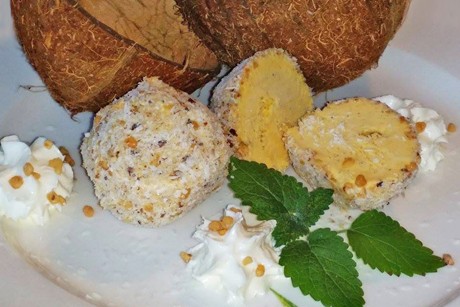 Panierte Kokos Eisbällchen