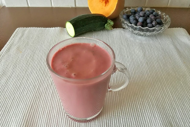 Gemüse-Smoothie mit Beeren