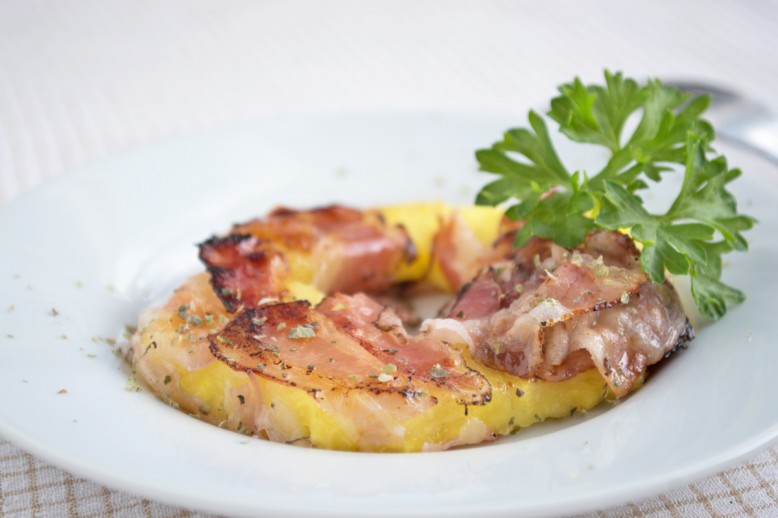 Speck-Ananasringe