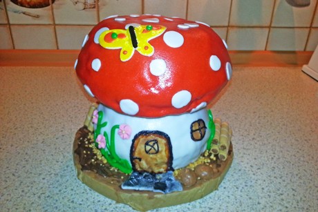 Schoko-Pistazien Torte Fliegenpilz