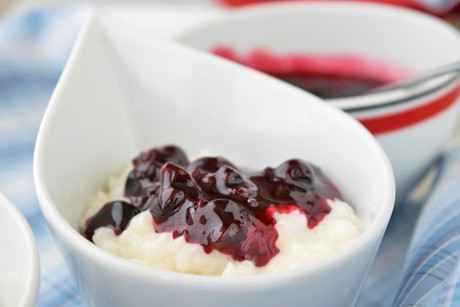 Veganer Kokosmilchreis mit Brombeeren