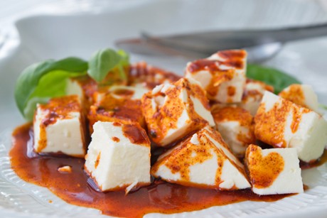 Schafkäse mit Dressing