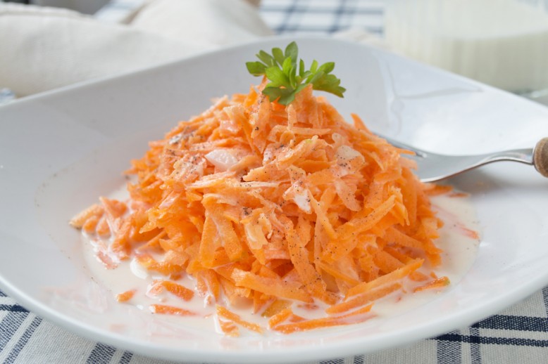 Karottensalat mit Milch