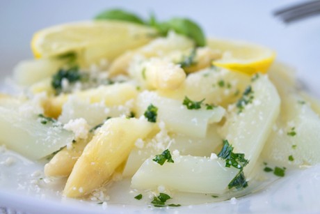 Spargelsalat mit Parmesan
