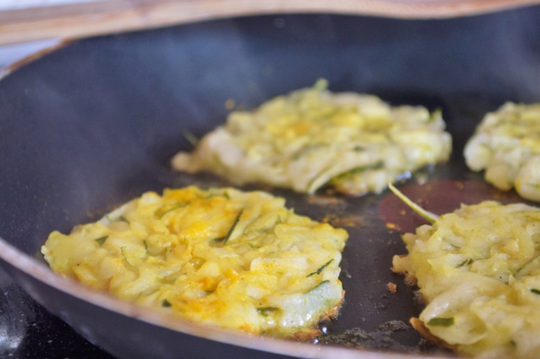 Curry-Zucchini-Puffer