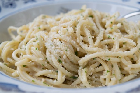 Nudeln mit Zitronen-Pesto und Thymian