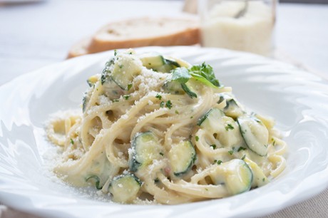 Spaghetti mit Zucchini-Sahne Sauce