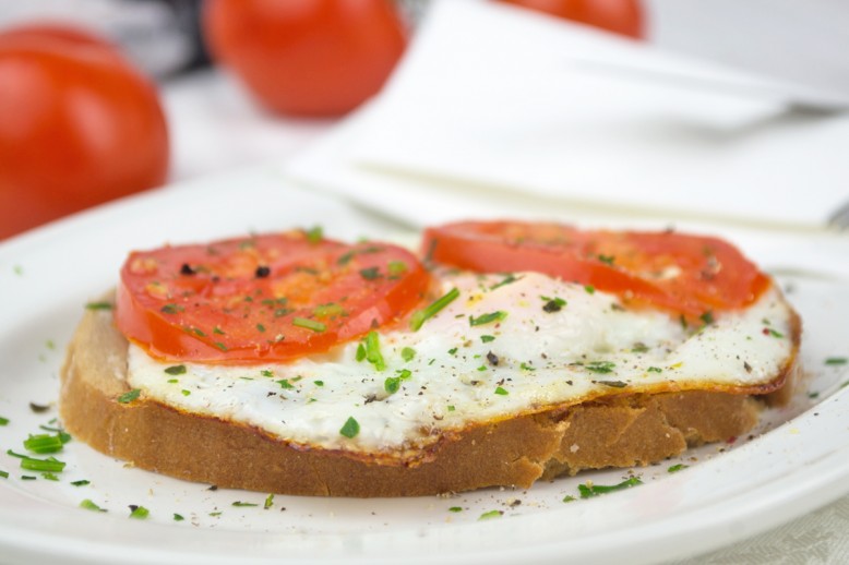 Spiegelei mit Tomaten