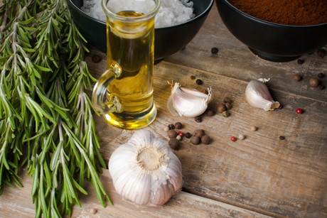 Hausgemachtes Knoblauchöl