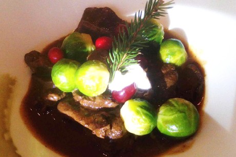 Im Ofen geschmortes Hirschragout