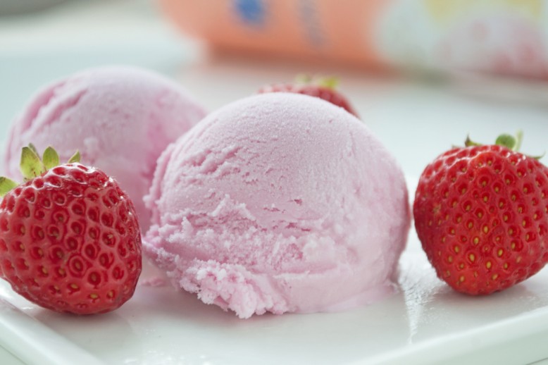 Erdbeereis mit Buttermilch