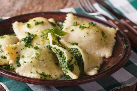 Kartoffelravioli mit Schafskäse und Spinat