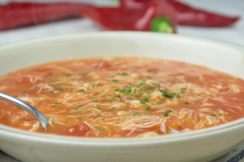 Nudelsuppe mit Bohnen