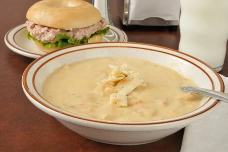 Kräftige Hühnersuppe