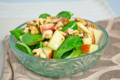 Vogerlsalat mit Äpfel