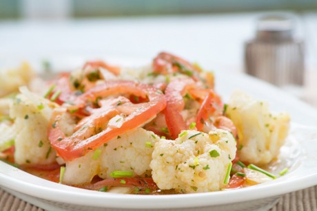 Karfiol-Tomaten-Salat