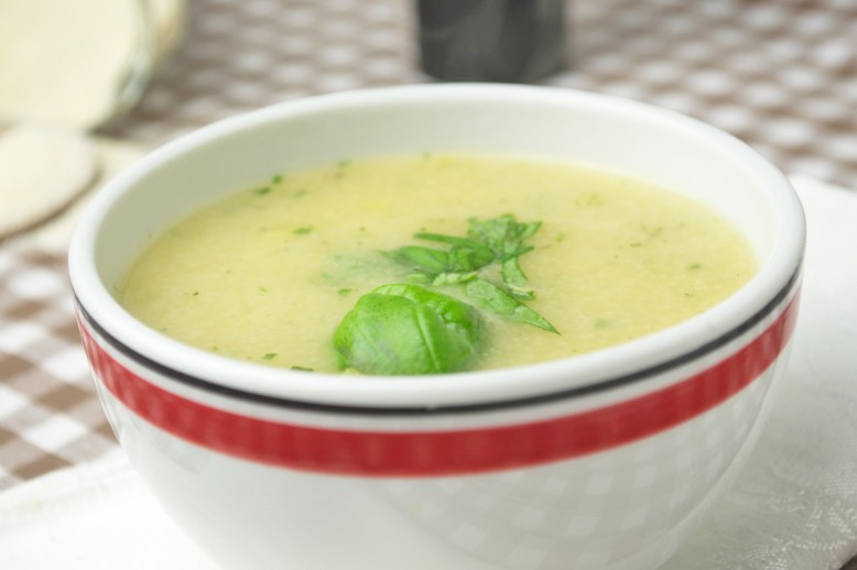 Grießsuppe mit Kräutern