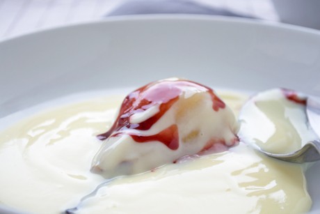 Birne mit Vanillepudding
