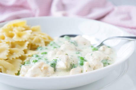 Hühnerpfanne mit Erbsen