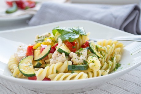 Nudelsalat mit Hühnchen