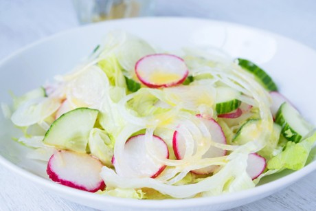 Salat mit Senfdressing