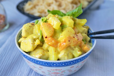 Thailändisches Hühnercurry mit Ananas