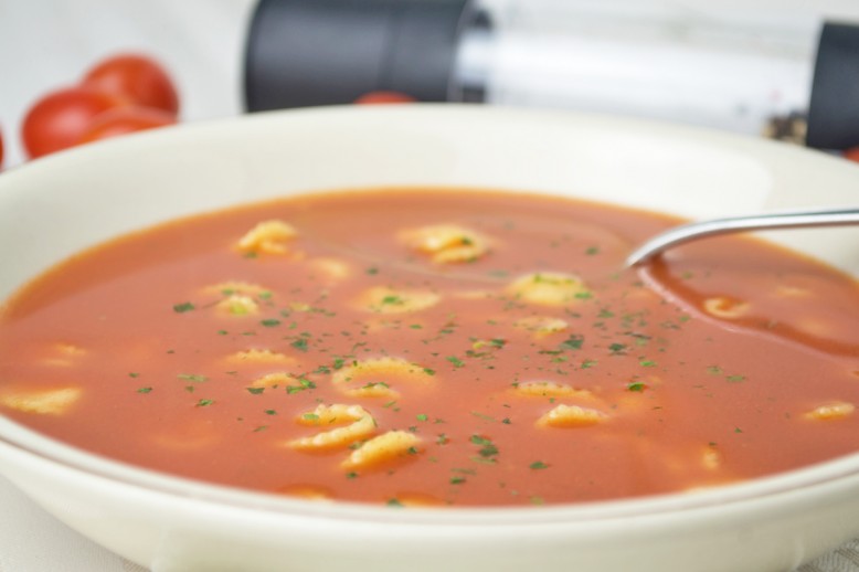 Tomatensuppe mit Nudeln