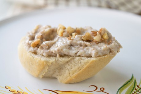 Käseaufstrich mit Nüssen