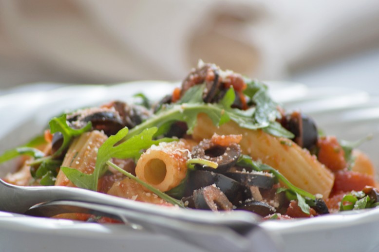 Oliven-Nudeln mit Rucola