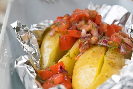 Ofenkartoffel mit Salsa