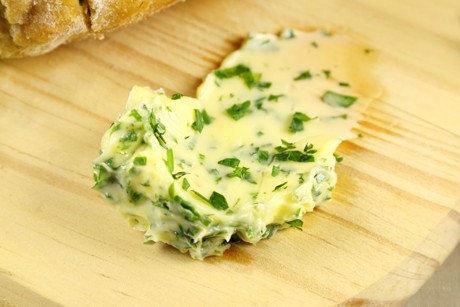 Knoblauch-Kräuter-Butter