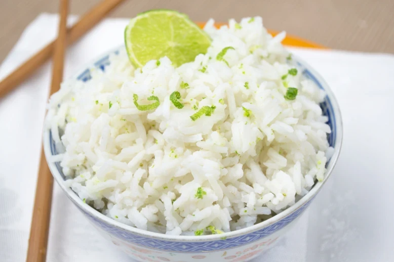 Reis mit Limettenschale