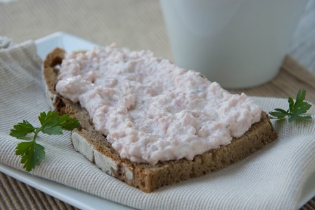 Schinkenaufstrich mit Buttermilch