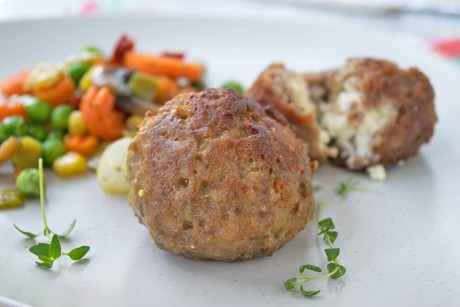 Faschierte Bällchen mit Feta