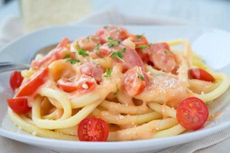 Käsesauce mit Tomaten