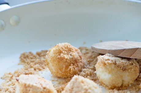 Gebackene Grießknödel