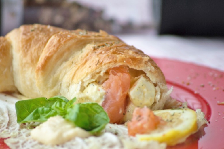 Croissants mit Lachs-Krenfülle