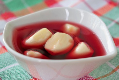 Knoblauch in Rotweinessig