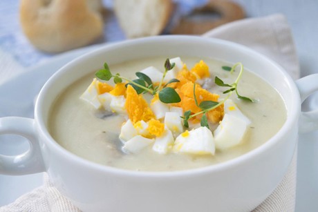 Erdäpfelsuppe mit Ei