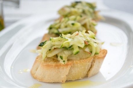 Crostini mit Zucchini