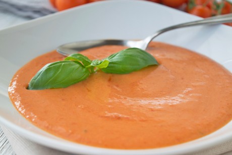 Rote Joghurt-Suppe