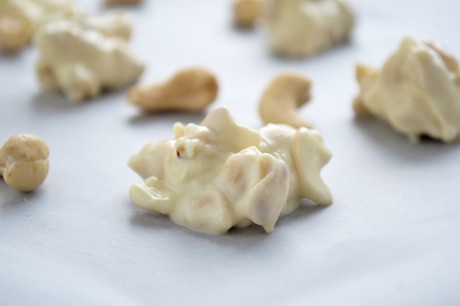 Einfache Cashew-Schoko-Splitter