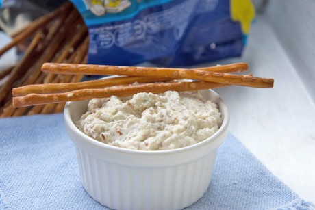 Nuss-Käse-Dip
