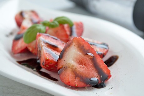 Erdbeeren in Balsamico-Essig