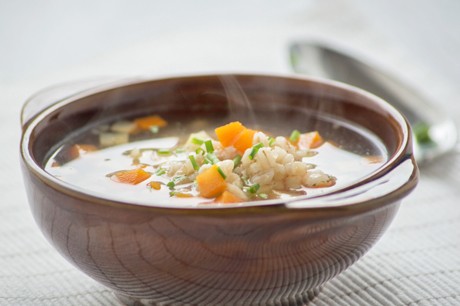Gerstensuppe mit frischen Kräutern