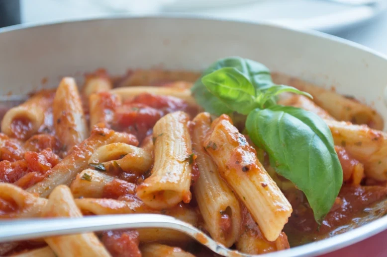 Penne mit schneller Tomatensauce