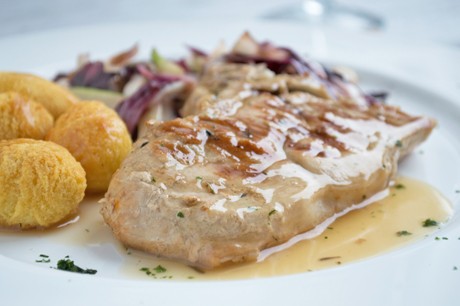 Saftiges Schweinskotelett mit Fenchel