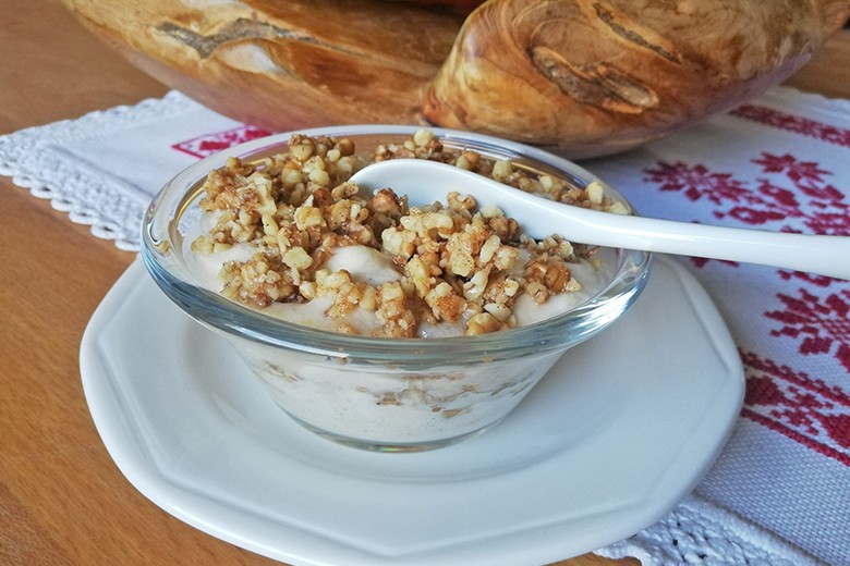 Erfrischender Bananen-Nuss-Schaum