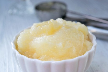 Ananas Sorbet mit Limettensaft